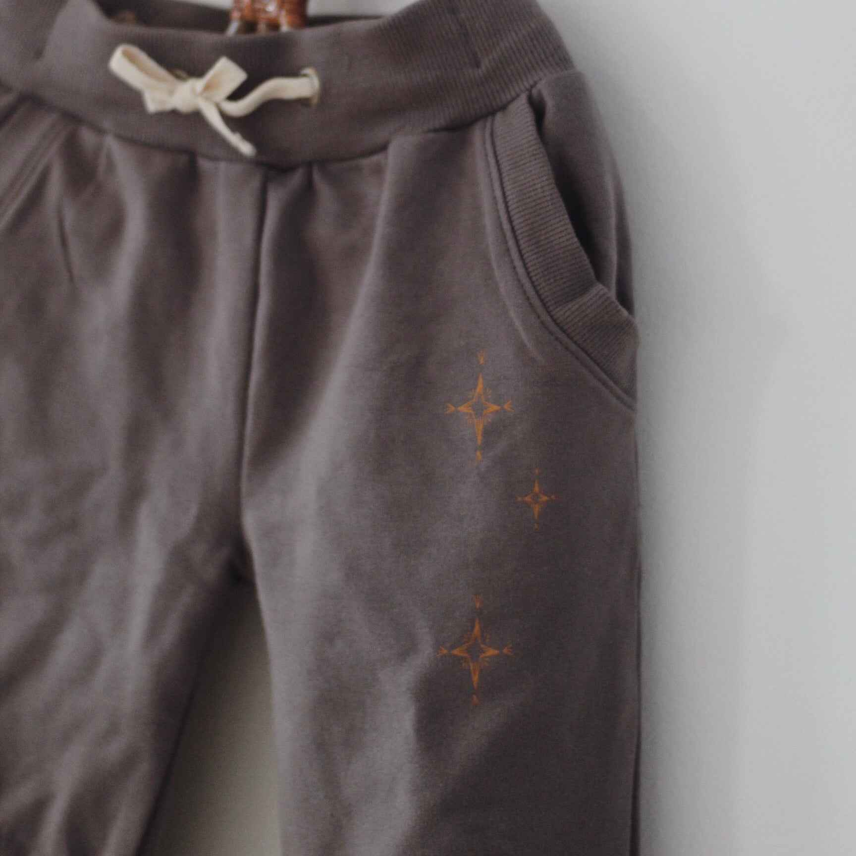 VACVAC studio ELIAS pants, MUMMY Sweatpants Grey nights, solid